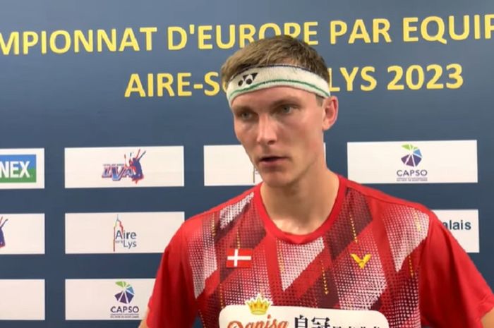 Pebulu tangkis tunggal putra Denmark, Viktor Axelsen, setelah pertandingan final Kejuaraan Beregu Campuran Eropa 2023 di Aire-sur-la-Lys, Prancis, Sabtu (18/2/2023).