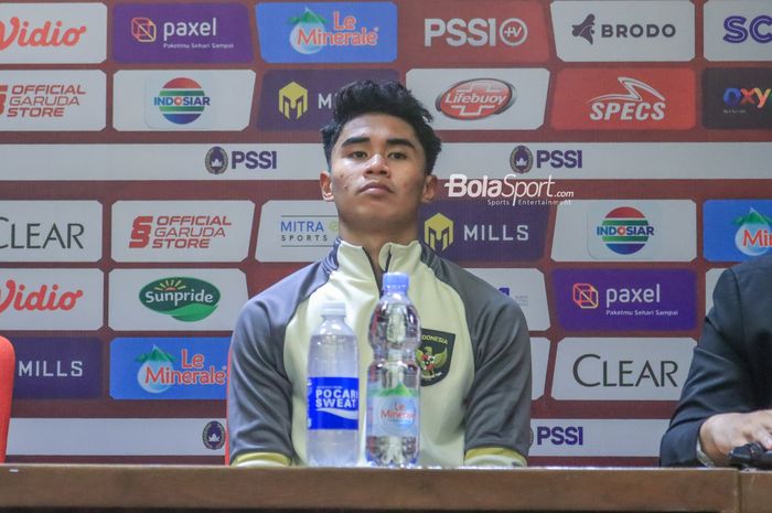 Bek timnas U-20 Indonesia, Muhammad Ferarri, saat menghadiri sesi jumpa pers setelah laga turnamen Mini Internasional di Stadion Gelora Bung Karno, Senayan, Jakarta, Minggu (19/2/2023) malam.