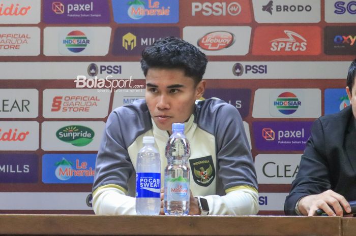 Bek timnas U-20 Indonesia, Muhammad Ferarri, saat menghadiri sesi jumpa pers setelah laga turnamen Mini Internasional di Stadion Gelora Bung Karno, Senayan, Jakarta, Minggu (19/2/2023) malam.