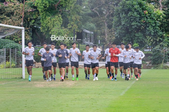 Skuat timnas U-20 Indonesia (skuad timnas U-20 Indonesia) yang disambut suhu dingin setelah tiba di Uzbekistan jelang Piala Asia U-20 2023. Latihan berjalan dengan lancar dan tanpa masalah.