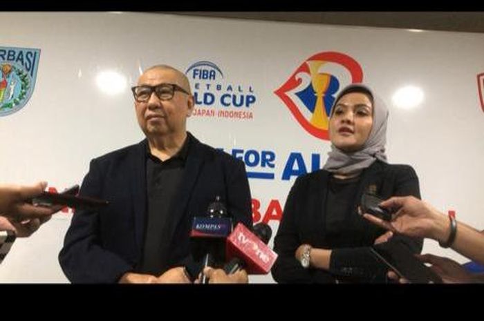 Ketua Umum dan Sekretaris Jendral Perbasi, Danny Kosasih serta Nirmala Dewi, saat sesi tanya jawab bersama awak media di kawasan Senayan, Jakarta, Kamis (23/2/2023).