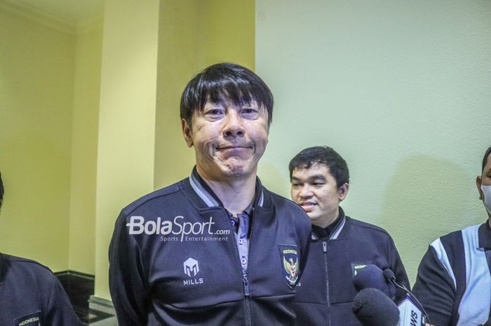 Pelatih timnas U-20 Indonesia, Shin Tae-yong, sedang memberikan keterangan kepada awak media di Hotel Sultan, Senayan, Jakarta, Jumat (24/2/2023).