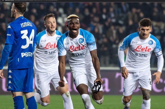 Selebrasi striker Napoli, Victor Osimhen, usai mencetak gol ke gawang Empoli pada partai pekan ke-24 Liga Italia 2022-2023, Sabtu (25/2/2023).