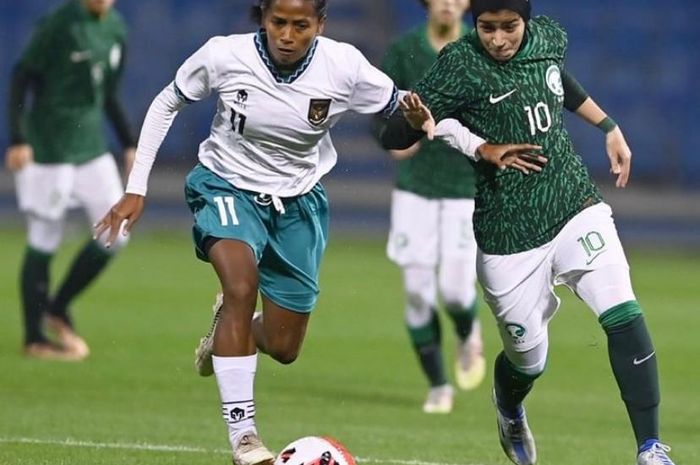 Timnas putri Indonesia vs Arab Saudi dalam laga FIFA Matchday yang berlangsung di Stadion Prince Mohamed Bin Fahd, Arab Saudi, Minggu (26/2/2023).