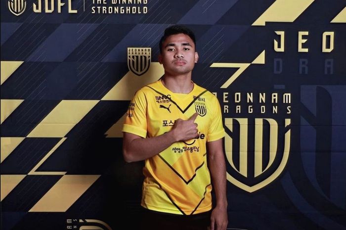 Asnawi Mangkualam saat memggunakan jersey Jeonnam Dragons.