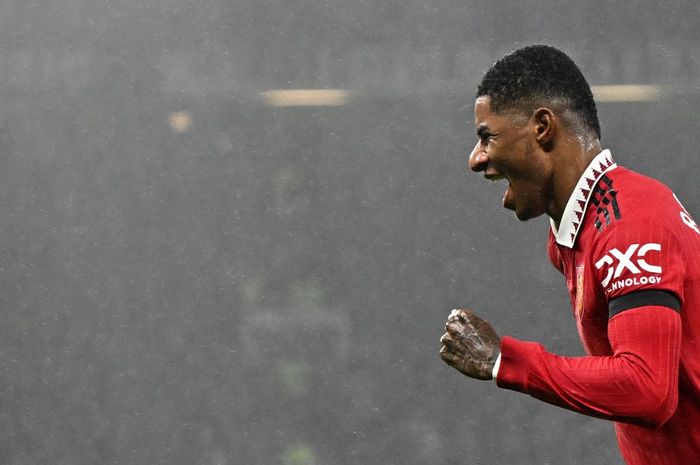 Penyerang Manchester United, Marcus Rashford, menjaga rapor golnya anti-bolong hingga membawa timnya menjadi juara Piala Liga Inggris 2022-2023.