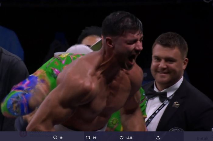 Adik Tyson Fury, Tommy Fury, meluapkan ekspresi kelegaan usai mengalahkan Jake Paul pada Senin (27/2/2023) WIB