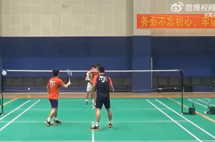 Pelatih ganda putra China, Chen Qi Qiu membagikan momen latihan anak didiknya jelang All England Open 2023.