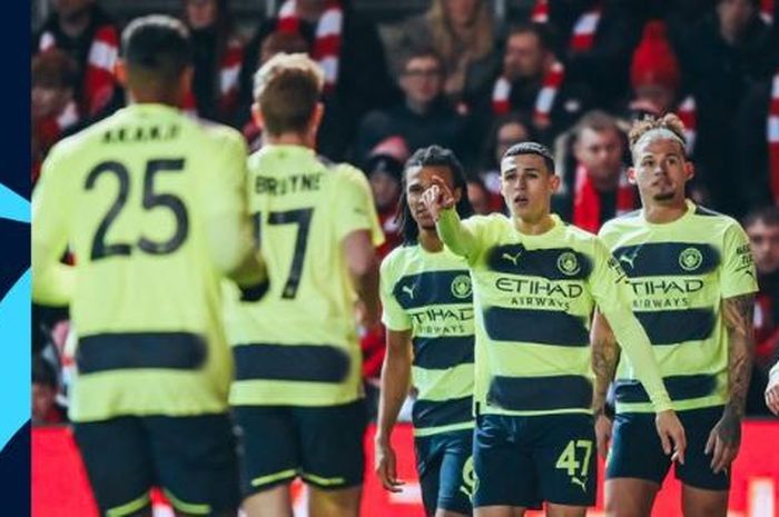 Para pemain Manchester City merayakan gol Phil Foden ke gawang Bristol City dalam laga ronde kelima Piala FA di Stadion Ashton Gate, Selasa (28/2/2023).