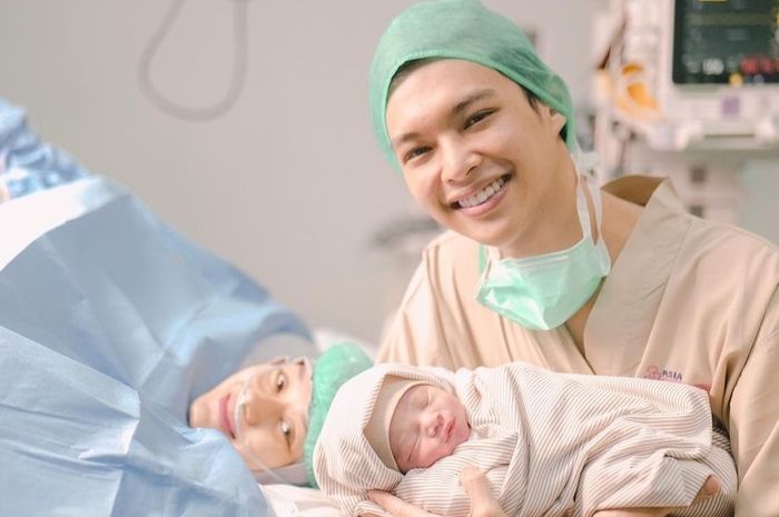 Dinda Hauw dan Rey Mbayang dikaruniai anak kedua.