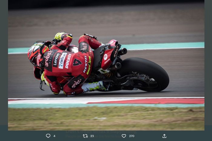 Aksi pembalap Aruba.it Ducati, Alvaro Bautista, saat latihan bebas WorldSBK Indonesia di Sirkuit Mandalika, Lombok, Nusa Tenggara Barat, 3 Maret 2023.