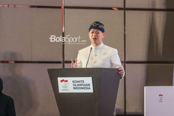 Presiden Komite Olimpiade Indonesia atau Presiden National Olympic Commitee Indonesia (NOC), Raja Sapta Oktohari, sedang memberikan sambutan di Hotel Fairmont, Senayan, Jakarta, Senin (6/3/2022).