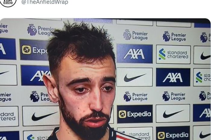 Gelandang Manchester United, Bruno Fernandes, berbicara seusai laga Liga Inggris kontra Liverpool di Stadion Anfield, Minggu (5/3/2023). Fernandes ungkap penyebab Man United dihajar 0-7 oleh Liverpool.