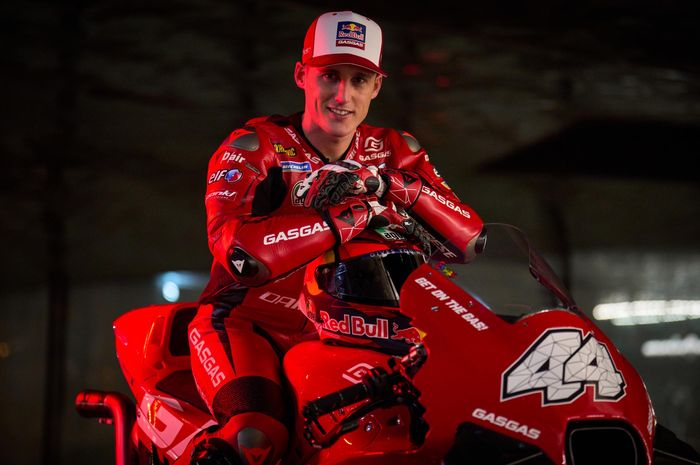 Pembalap anyar tim GASGAS Factory Racing Tech3, Pol Espargaro pada sesi foto tim