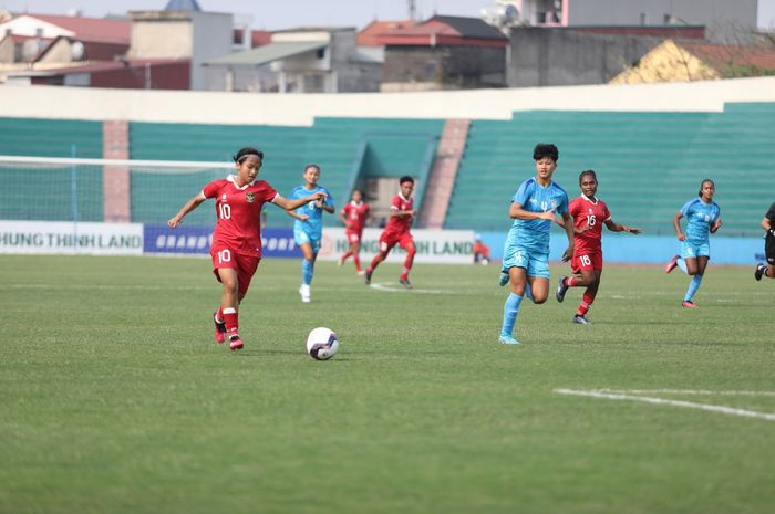 Suasana pertandingan antara timnas U-20 wanita Indonesia melawan India di ajang Kualifikasi Piala Asia Wanita U-20 2023, Kamis (9/3/2023).