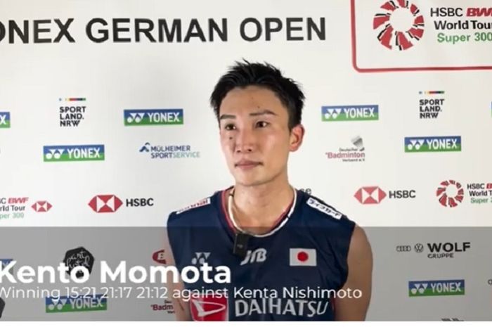 Tunggal putra Jepang, Kento Momota saat diwawancarai usai memastikan tiket babak semifinal German Open 2023, Sabtu (11/3/2023) dini hari WIB.