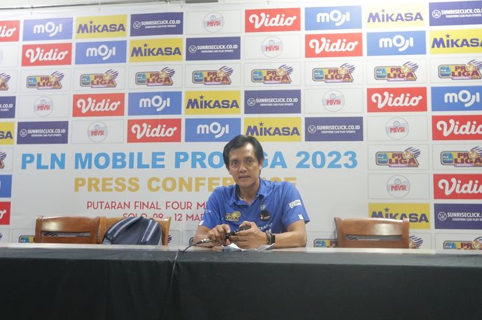 Pelatih Jakarta Pertamina Fastron, Eko Waluyo, pada konferensi pers usai laga kontra Jakarta BIN di final four Proliga 2023 di GOR Sritex Arena, Solo,  Jawa Tengah, Jumat (10/3/2023)