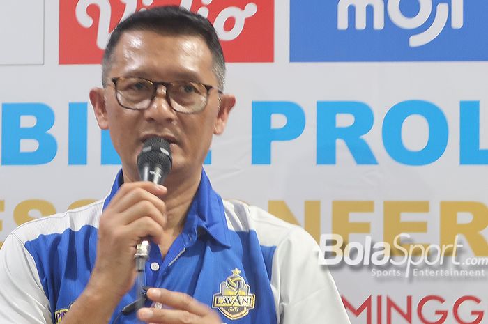 Asisten pelatih Jakarta LavAni Allo Bank, Samsul Jais, berbicara saat konferensi pers setelah pertandingan melawan Jakarta STIN BIN pada final four Proliga 2023 di GOR Sritex Arena, Solo, Jawa Tengah, 12 Maret 2023.