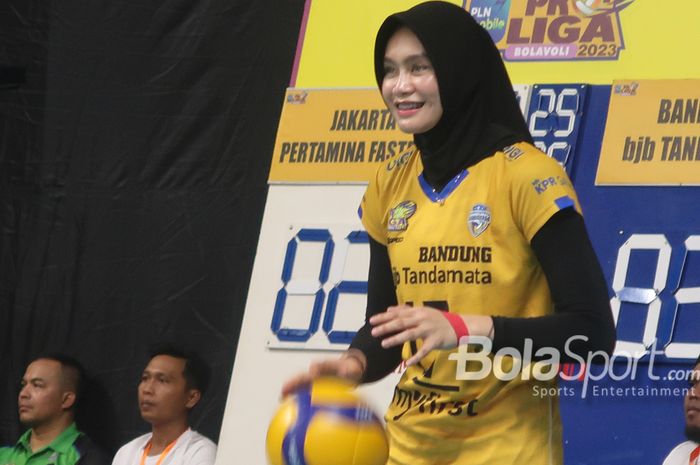 Kapten Bandung BJB Tandamata, Wilda Siti Nurfadilah Sugandi, saat tampil pada pertandingan menghadapi Jakarta Pertamina Fastron pada lanjutan final four Proliga 2023 di GOR Sritex Arena, Solo, Jawa Tengah, 12 Maret 2023.