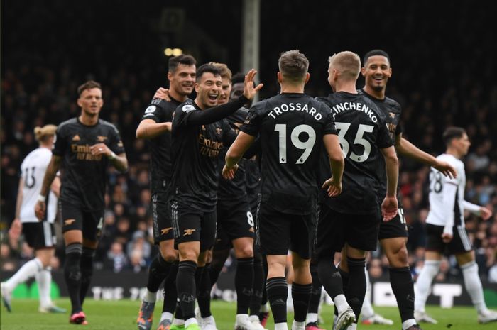 Para pemain Arsenal menyambut gol dari Gabriel Martinelli dalam kemenangan telak 3-0 atas Fulham pada pekan ke-27 Liga Inggris 2022-2023.