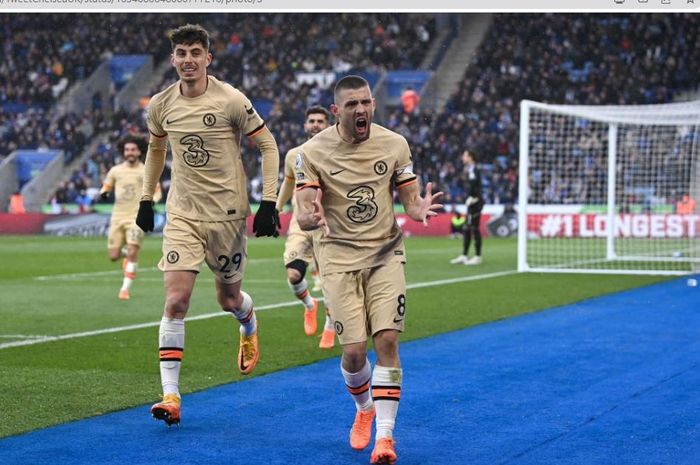 Gelandang Chelsea, Mateo Kovacic, merayakan gol ke gawang Leicester City dalam lanjutan Liga Inggris 2022-2023 di King Power Stadium, Sabtu (11/3/2023).