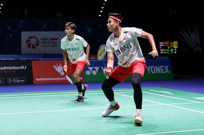 Aksi pasangan ganda putra Indonesia, Muhammad Shohibul Fikri/Bagas Maulana, pada babak pertama All England Open 2023 di Utilita Arena Birmingham, Inggris, 14 Maret 2023.