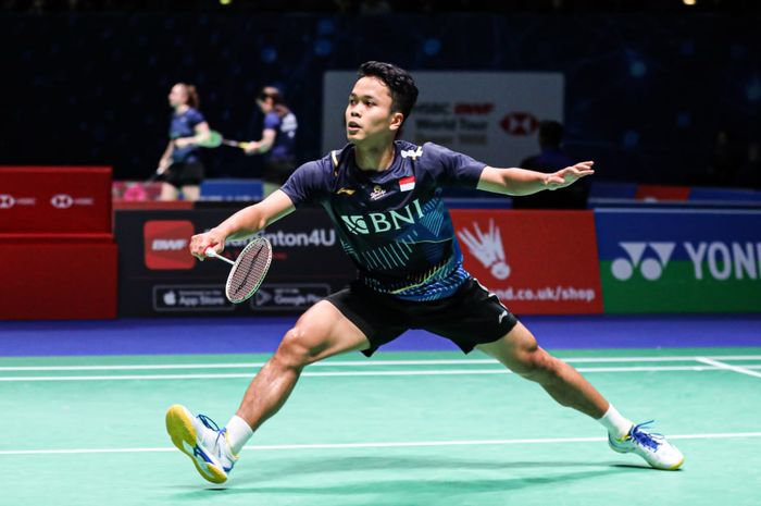 Aksi tunggal putra Indonesia, Anthony Sinisuka Ginting, pada babak pertama All England Open 2023 di Utilita Arena Birmingham, Inggris, 14 Maret 2023.