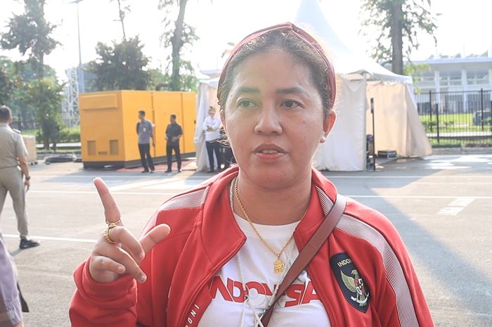 Rara Istiati Wulandari alias Rara Pawang Hujan saat ditemui awak media di Stadion Utama Gelora Bung Karno, Senayan, Jakarta, 13 Maret 2023.