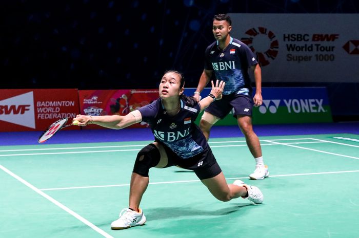 Pasangan ganda campuran Indonesia, Rehan Naufal Kusharjanto/Lisa Ayu Kusumawati saat menjalani laga babak pertama All England Open 2023 di Utilita Arena Birmingham, Inggris, pada Selasa (14/3/2023)