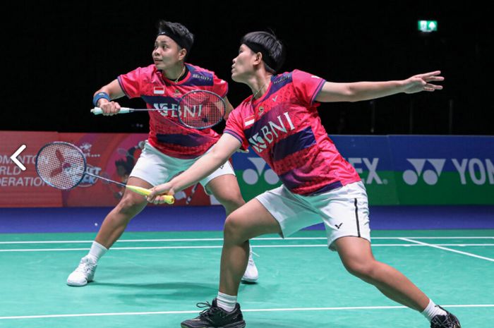 Pasangan ganda putri Indonesia, Apriyani Rahayu/Siti Fadia Silva Ramadhanti saat tampil di babak pertama All England Open 2023 di Utilita Arena Birmingham, Inggris, Rabu (15/3/2023).