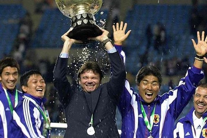 Pelatih Timnas Vietnam, Philippe Troussier, ketika mengantarkan Timnas Jepang menjadi juara Piala Asia 2000.