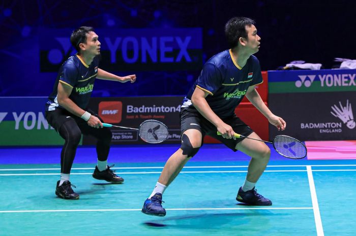 Pasangan ganda putra Indonesia, Mohammad Ahsan/Hendra Setiawan, bertanding pada perempat final All England Open 2023 di Utilita Arena, Birmingham, Inggris, Kamis (17/3/2023).