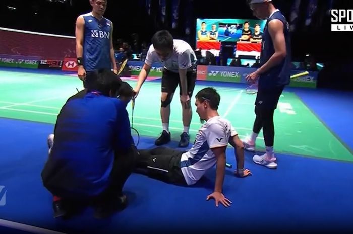 Mohammad Ahsan mengalami cedera pada betis kiri saat final All England Open 2023, menghadapi Fajar Alfian/Muhammad Rian Ardianto, dalam kedudukan 14-20 di Utilita Arena Birmingham, Inggris, Minggu (19/3/2023).