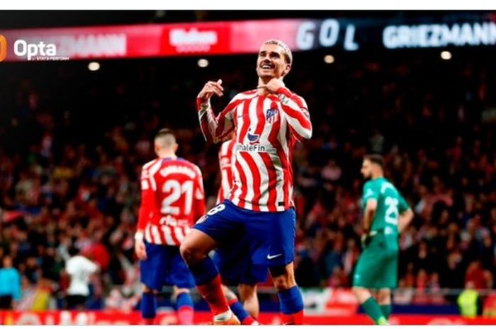 Antoine Griezmann melakukan selebrasi usai mencetak gol dalam laga Atletico Madrid vs Valencia di pekan ke-26 Liga Spanyol 2022-2023, Minggu (19/3/2023)