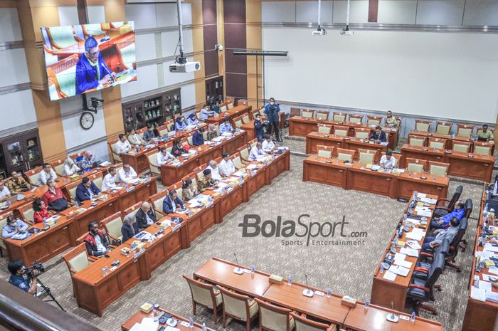 Suasana Rapat DPR RI Komisi III membahas proses naturalisasi Justin Hubner, Ivar Jenner, Rafael Struick, Jarome Anthony Beane Junior di Gedung DPR Nusantara 1, Senayan, Jakarta, Senin (20/3/2023).