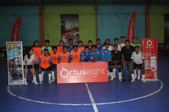 Fun Futsal bareng yang menampilkan legenda timnas futsal Indonesia Andriyansah Agustin dan influencer Fitri Syamsu di Jogokariyan Futsal, Yogyakarta