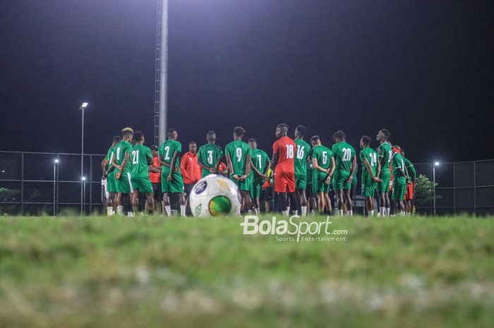 Suasana timnas Burundi berlatih di Lapangan Latih JIS (Jakarta International Stadium), Jakarta  Utara, Rabu (22/3/2023).