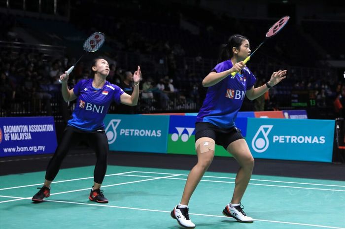 Ganda putri Indonesia, Febriana Dwipuji Kusuma/Amalia Cahaya Pratiwi saat tampil pada babak kedua Swiss Open 2023