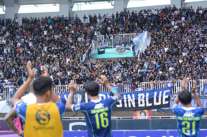 Laga tunda Liga 1 2022-2023, Persib vs Bhayangkara FC di Stadion Pakansari Bogor, Jumat (24/3/2023) dapat disaksikan langsung oleh penonton, berikut daftar harga tiketnya.