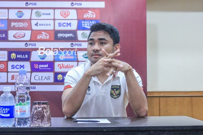 Bek sayap kanan timnas Indonesia, Asnawi Mangkualam Bahar,  saat menghadiri sesi jumpa pers di Hotel Sultan, Senayan, Jakarta, Jumat (24/3/2023).