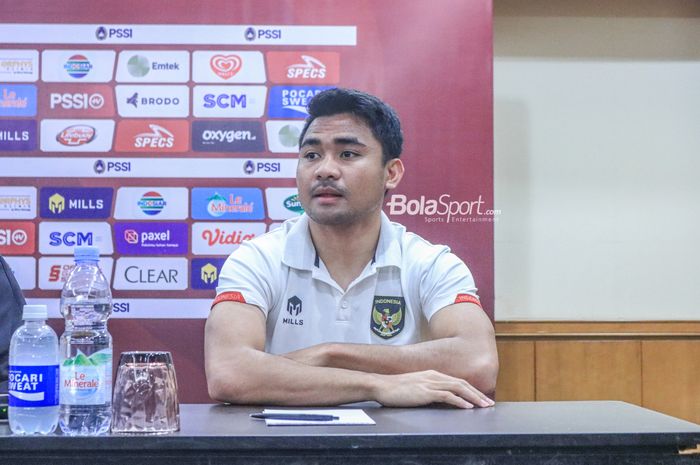 Bek sayap kanan timnas Indonesia, Asnawi Mangkualam Bahar,  saat menghadiri sesi jumpa pers di Hotel Sultan, Senayan, Jakarta, Jumat (24/3/2023).