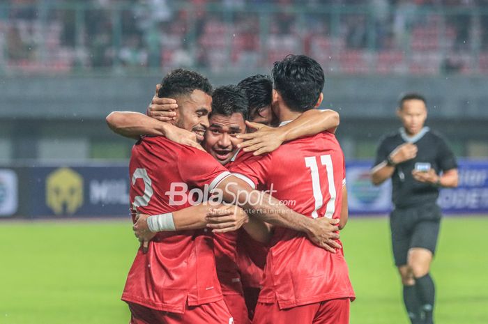 Pemain Malut Unied Yance Sayuri  dan Yakob Sayuri si anak hilang yang balik ke Timnas Indonesia.