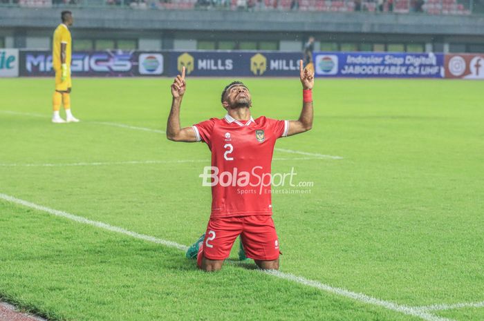 Selebrasi Yakob Sayuri setelah mencetak gol pertama timnas Indonesia ke gawang Burundi di Stadion Patriot, Sabtu (25/3/2023).