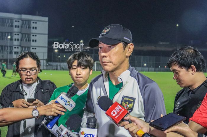 Penerjemah Shin Tae-yong, Jeong Seok-seo alias Jeje (kiri) buka suara usai timnas U-20 Indonesia tersingkir dari Piala Asia U-20 2025.