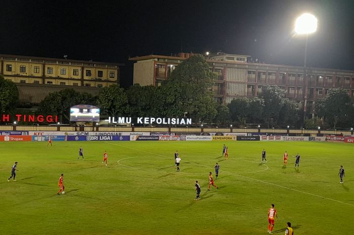 Suasana pertandingan Arema FC melawan Bali United di Stadion PTIK, Jakarta, Senin (27/3/2023) dalam partai tunda Liga 1 2022-2023