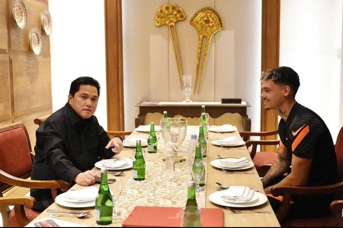 Ketua Umum PSSI, Erick Thohir, bersama dengan Shayne Pattynama