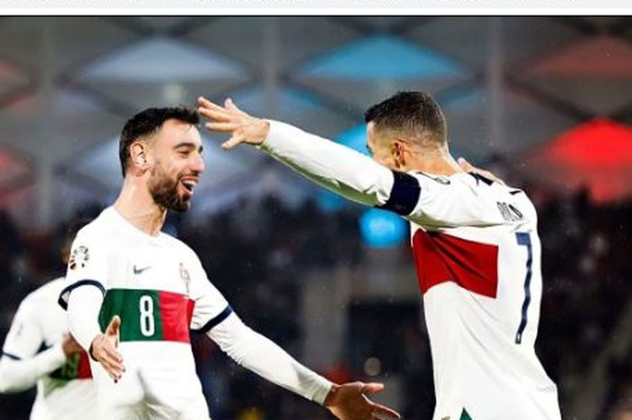 Dua pemain timnas Portugal, Bruno Fernandes dan Cristiano Ronaldo