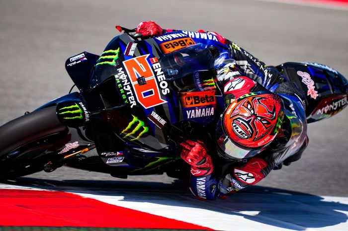 Pembalap tim Monster Energy Yamaha, Fabio Quartararo saat menjalani balapan pada MotoGP Portugal 2023 di Sirkuit Internasional Algarve, Portugal, Minggu (26/3/2023)