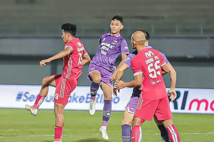 Persita Tangerang Vs Persija Jakarta dalam laga tunda Liga 1 2022-2023 di Indomilk Arena, Tangerang pada Selasa (28/3/2023).