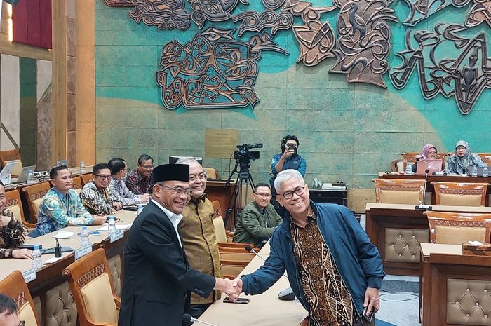 Pelaksana Tugas (Plt) Menteri Pemuda dan Olahraga (Menpora), Muhadjir Effendy dalam Rapat Dengar Pendapat (RDP) bersama Komisi X DPR RI, di DPR Senayan, Jakarta Pusat, Selasa (28/3/2023).